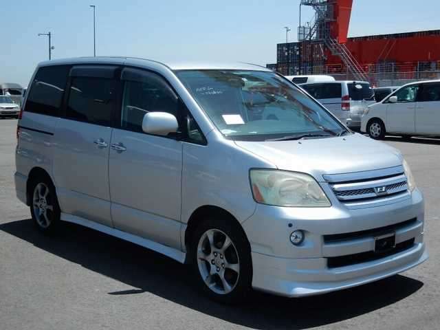 toyota noah 2005 30592 image 1