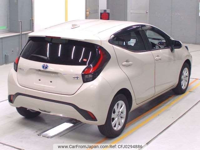 toyota aqua 2022 -TOYOTA--AQUA 6AA-MXPK11--MXPK11-2077063---TOYOTA--AQUA 6AA-MXPK11--MXPK11-2077063- image 2