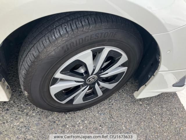 toyota prius-phv 2018 CFJ1673633 image 2