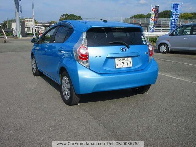 toyota aqua 2013 -TOYOTA 【久留米 500ﾜ8390】--AQUA NHP10--2206973---TOYOTA 【久留米 500ﾜ8390】--AQUA NHP10--2206973- image 2