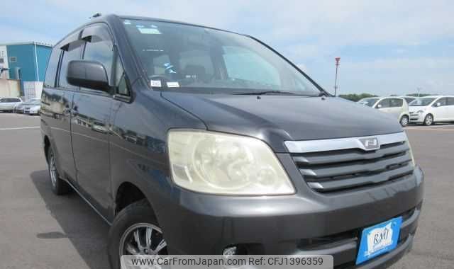 toyota noah 2002 3282185-Y2025050446A-12 image 1