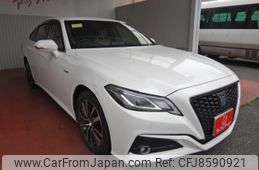 toyota-crown-2018-16405-car_16a80e2f-5ff8-4ed9-856d-98a69e865b18