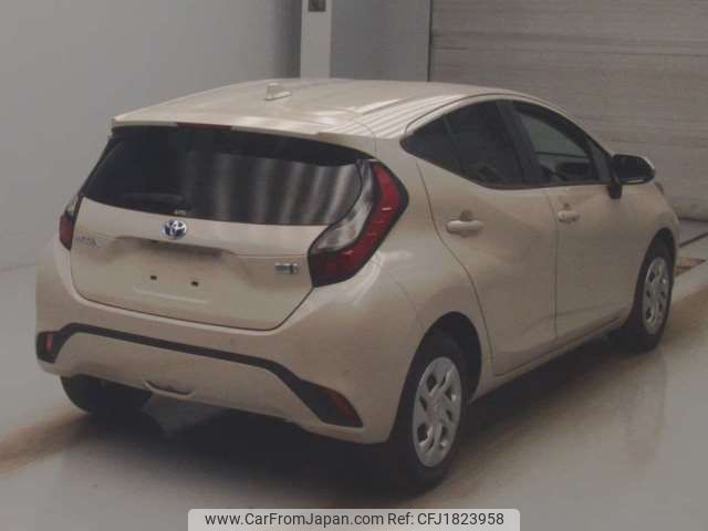 toyota aqua 2022 CFJ1823958 image 2