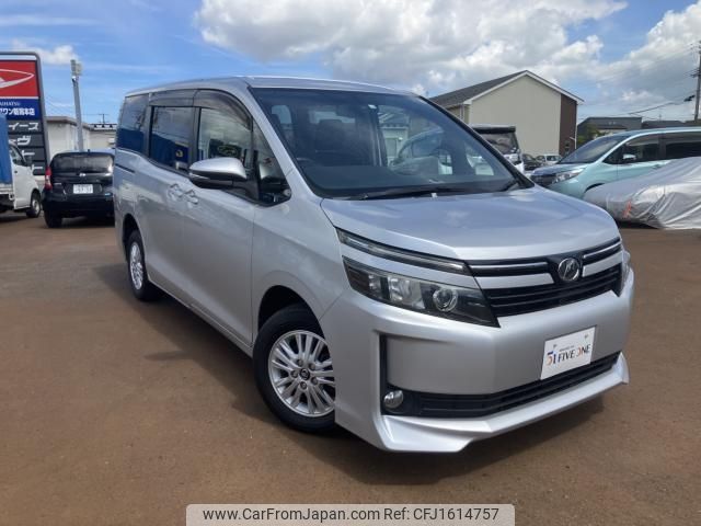 toyota voxy 2014 CFJ1614757 image 2