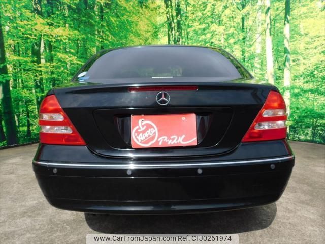 mercedes-benz c-class 2003 quick_quick_203061_WDC2030612R122888 image 2