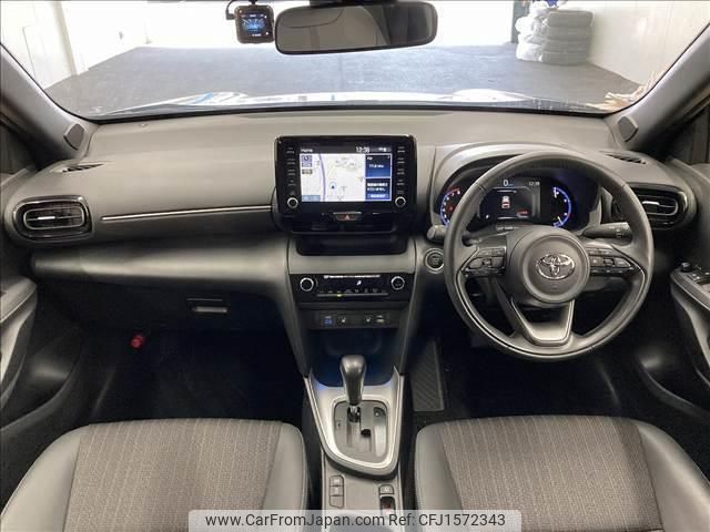 toyota yaris-cross 2023 CFJ1572343 image 2