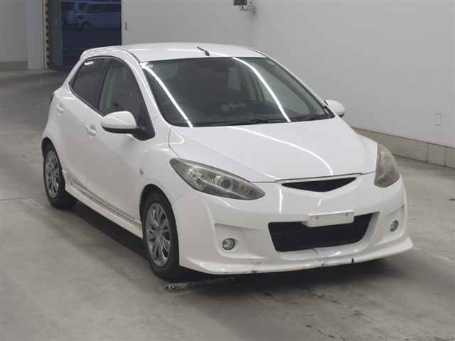 Mazda Demio DE5FS - Car Price $2,056