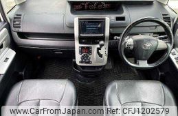 toyota noah 2010 504928-930360