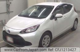 toyota aqua 2022 -TOYOTA--AQUA 6AA-MXPK11--MXPK11-2060352---TOYOTA--AQUA 6AA-MXPK11--MXPK11-2060352-