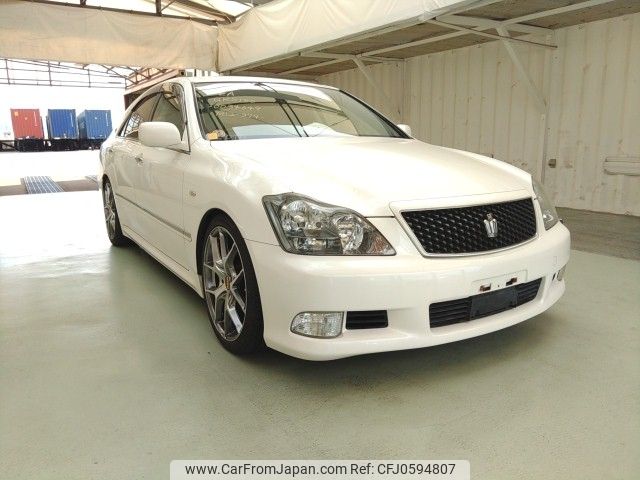 toyota crown 2005 ENHANCEAUTO_1_ea292499 image 1