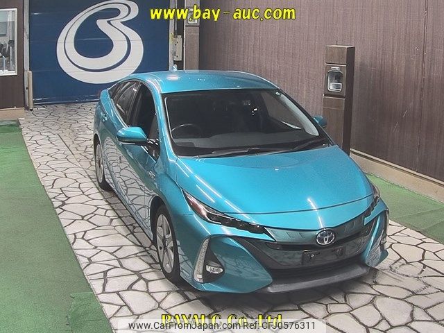 toyota prius-phv 2017 -TOYOTA--Prius PHV ZVW52-3010216---TOYOTA--Prius PHV ZVW52-3010216- image 1