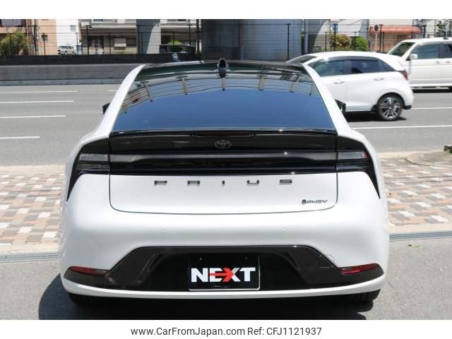 toyota prius 2023 quick_quick_6LA-MXWH61_MXWH61-4008860 image 2
