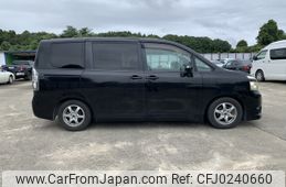 toyota voxy 2007 NIKYO_HF60260