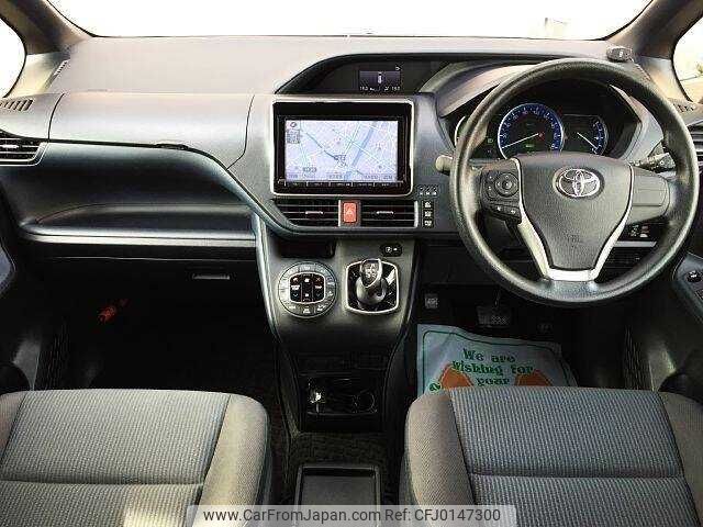 toyota noah 2014 504928-923741 image 1