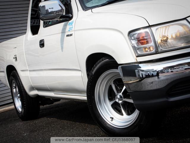 toyota hilux-sports-pick-up 2002 CFJ1368097 image 2