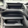 toyota voxy 2018 CARSENSOR_JP_AU6358325591 image 42