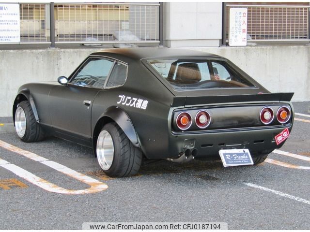 フィィ3台 car_af7c4e02-dad9-4176-8bca-