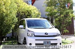 toyota voxy 2013 CFJ1625817