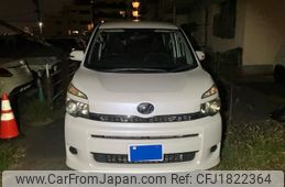 toyota voxy 2011 CFJ1822364