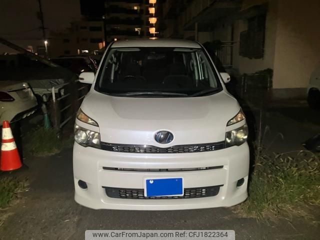 toyota voxy 2011 CFJ1822364 image 1