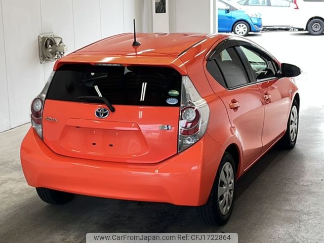 toyota aqua 2012 CFJ1722864 image 2