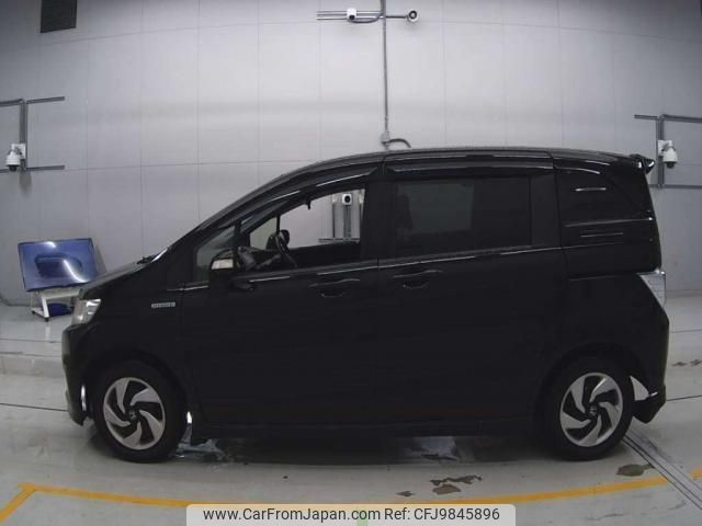 honda freed-spike-hybrid 2014 quick_quick_DAA-GP3_GP3-1208803 image 2