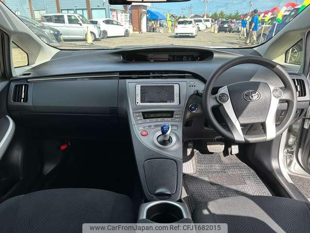 toyota prius 2012 CFJ1682015 image 2