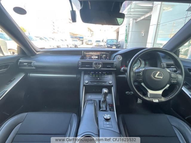 lexus is 2017 CFJ1623532 image 2