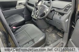 toyota voxy 2010 CFJ1600447