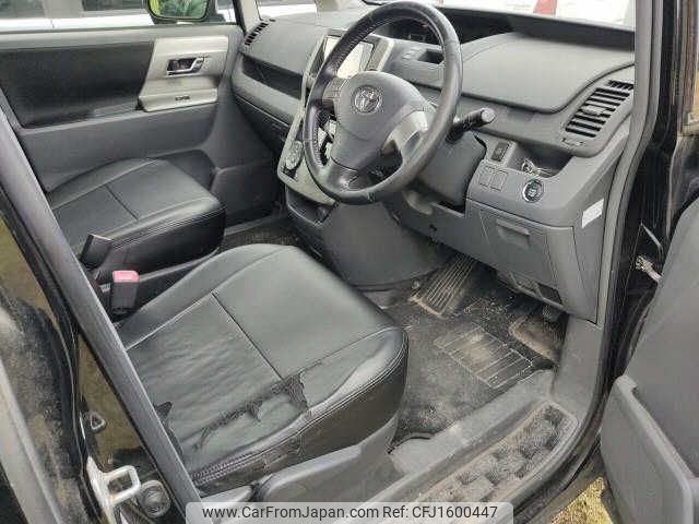 toyota voxy 2010 CFJ1600447 image 1