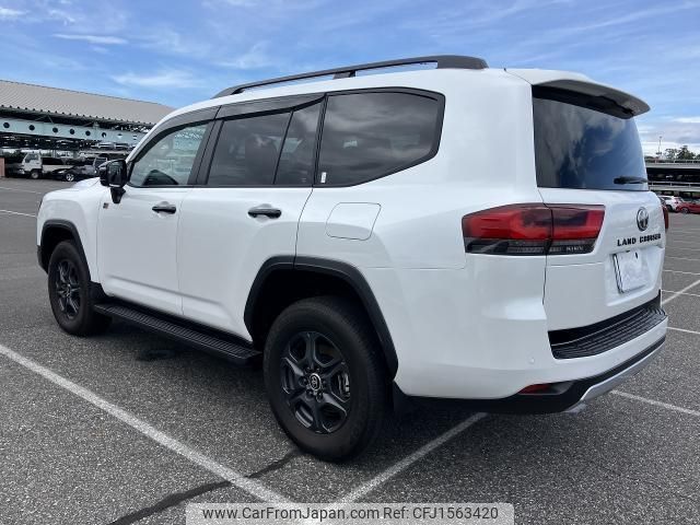 toyota land-cruiser 2023 CFJ1563420 image 2