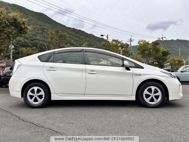 toyota prius 2014 CFJ1669902 image 2