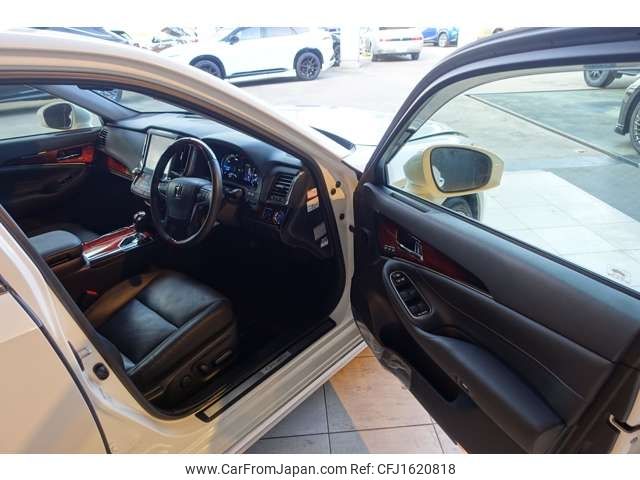 toyota crown-majesta 2014 CFJ1620818 image 2