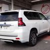 toyota land-cruiser-prado 2020 24940403 image 6