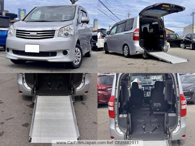 toyota noah 2013 CFJ1682911 image 1