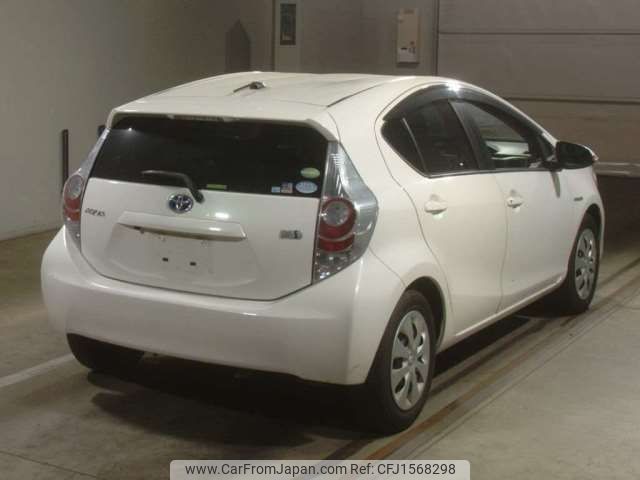 toyota aqua 2012 CFJ1568298 image 2