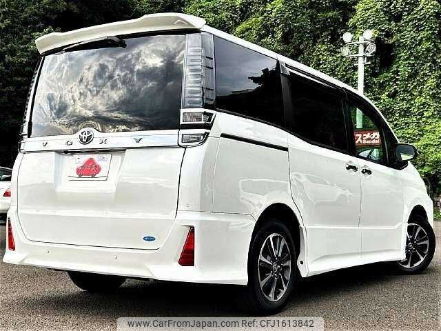toyota voxy 2020 CFJ1613842 image 2