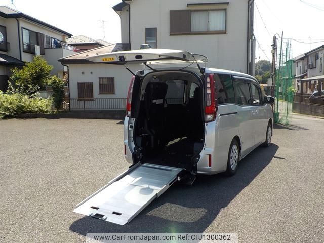 toyota noah 2016 CFJ1300362 image 1