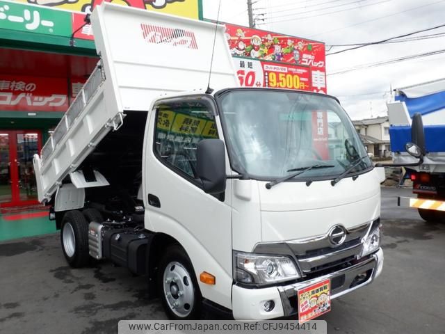 hino dutro 2023 GOO_NET_EXCHANGE_0700553A30240206W003 image 1