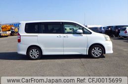 toyota noah 2010 NIKYO_JQ56328