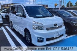 toyota voxy 2013 CFJ1546423