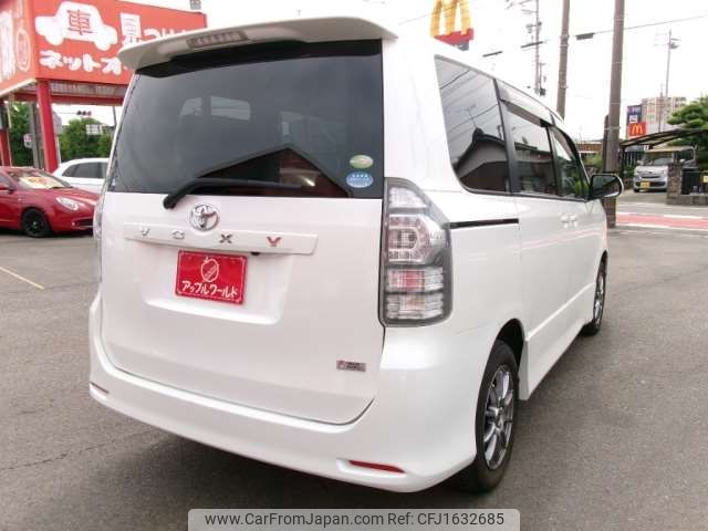 toyota voxy 2010 CFJ1632685 image 2
