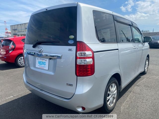 2010 Toyota Noah DBA-ZRR70G 2WD - Car Price $2,014