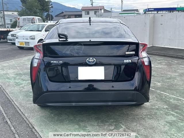 toyota prius 2017 CFJ1726742 image 2