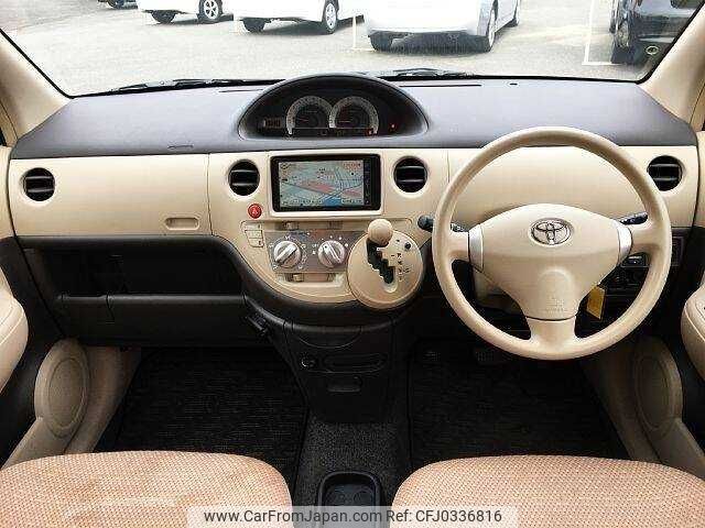 toyota sienta 2011 504928-924930 image 1