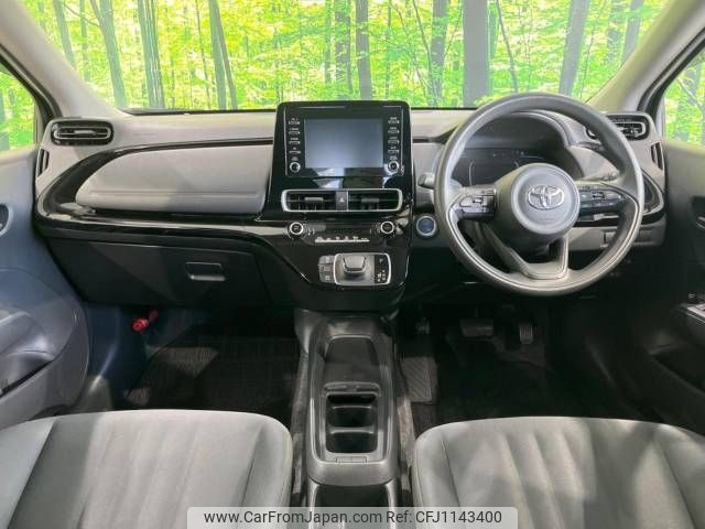 toyota aqua 2022 -TOYOTA--AQUA 6AA-MXPK11--MXPK11-2066247---TOYOTA--AQUA 6AA-MXPK11--MXPK11-2066247- image 2