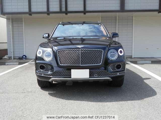 bentley bentayga 2018 quick_quick_ABA-BADDB_SJAAF14V6JC022262 image 2