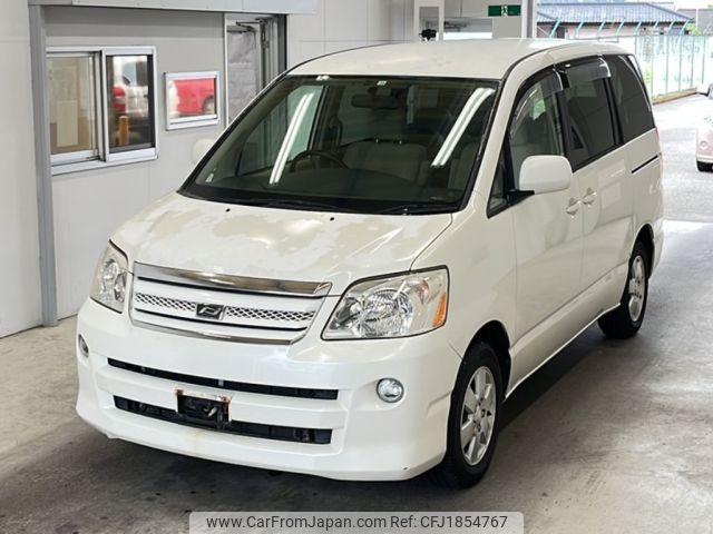 toyota noah 2004 CFJ1854767 image 1