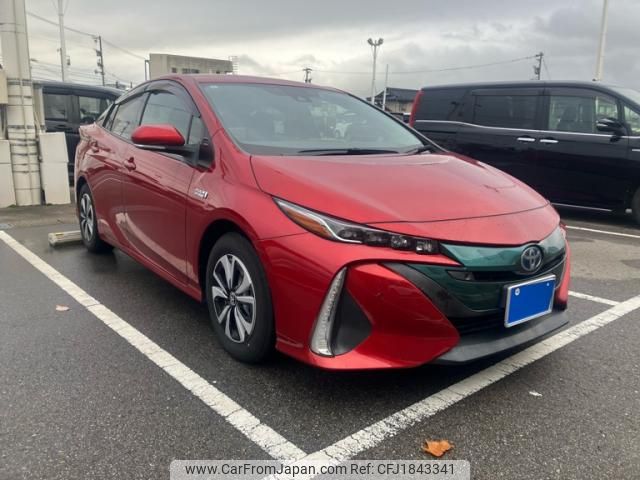 toyota prius-phv 2018 CFJ1843341 image 2