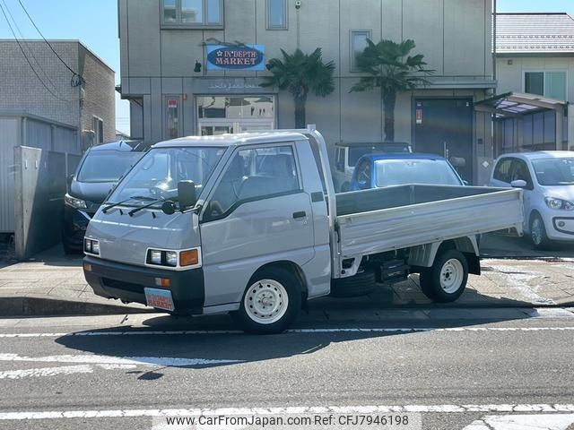 mitsubishi delica-truck 1997 GOO_NET_EXCHANGE_0902040A30221007W004 image 2